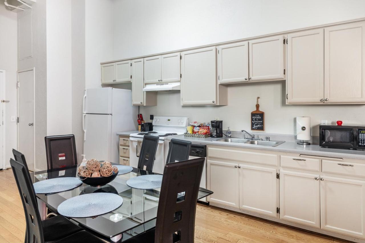 Gaslamp 2bdrm - W Parking & 4 Beds #204 Hotel San Diego