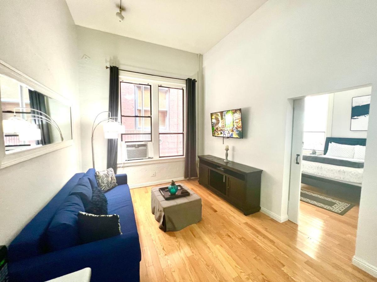 Hotel Gaslamp 2bdrm - W Parking & 4 Beds #204 San Diego