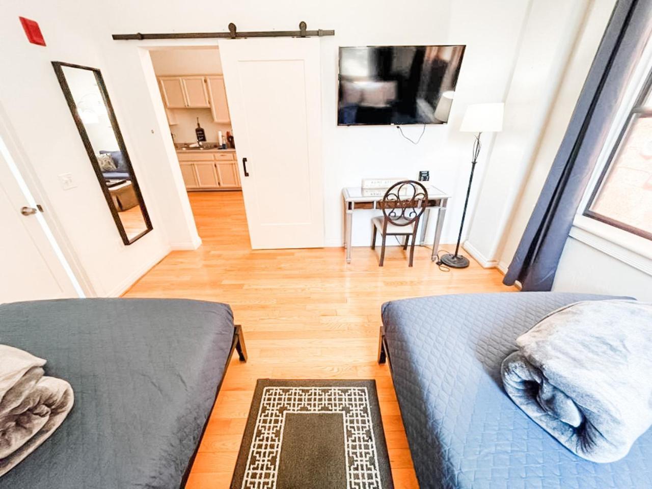 Hotel Gaslamp 2bdrm - W Parking & 4 Beds #204 San Diego